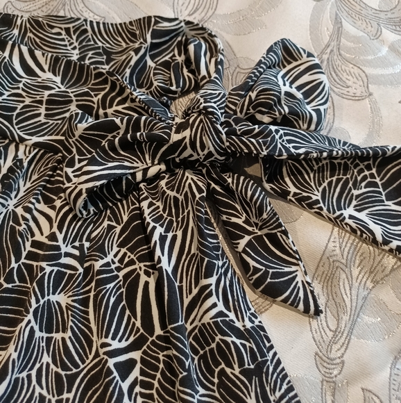 Anne Klein Sleeveless Floral PrintTop -Women's Size Medium - Picture 2 of 4